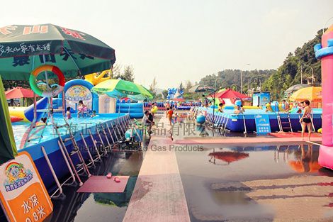 移動水上樂園