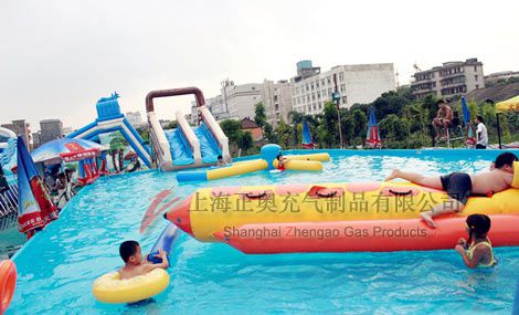 移動水上樂園