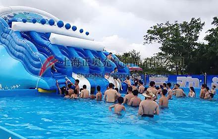 移動水上樂園