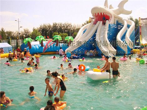 移動水上樂園