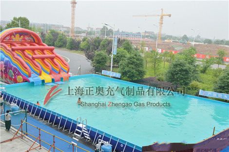 移動水上樂園