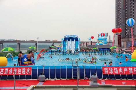 移動水上樂園