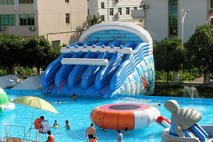 大型充氣水滑梯